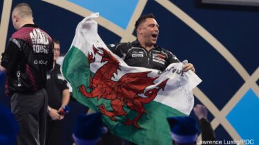 ガーウェン・プライス　タイトル防衛へまずは1勝【2021/22 William Hill World Darts Championship】