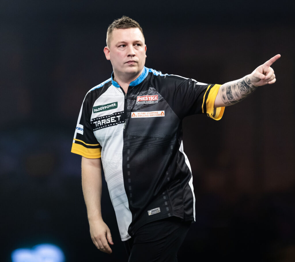 クリス・ドビーが圧巻のパフォーマンスでPC3優勝、バンティングを8-1で下す